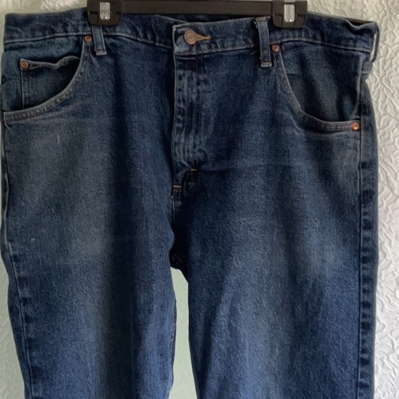 Wrangler Blue Relaxed Fit Jeans Classic Denim - Picture 7 of 9